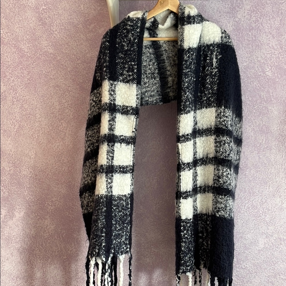 aerie navy/white plaid fringed shawl / wide scarf